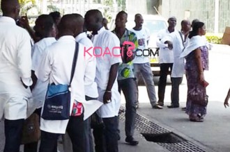 Côte dÂ’Ivoire : Des agents manifestent au ministère de la santé pour leur intégration dans la fonction publique